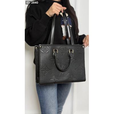شنطة - Louis Vuitton / توت باج وسط ماستر