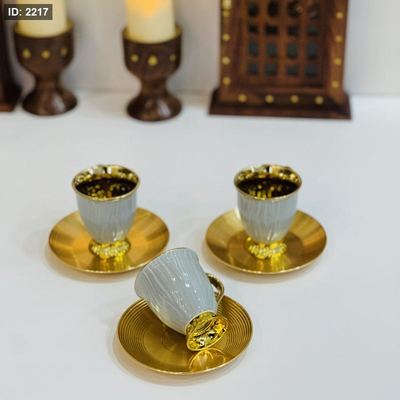 طقم 6 فناجين قهوة سكني وذهبي مع متكات معدن
