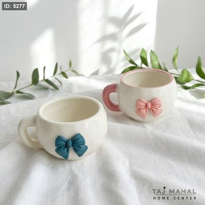 مج سيراميك أبيض بفيونكة بارزة ثلاثية الأبعاد