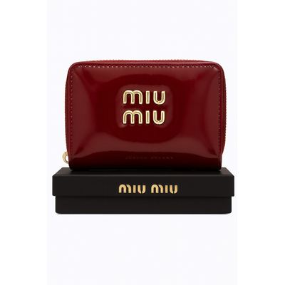 جزدان صغير Miu Miu  برغندي بتصميم أنيق ولمسة ذهبية
