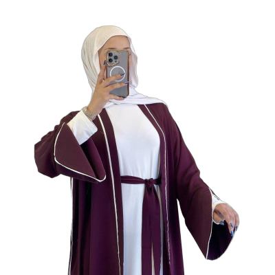 عباي مع فستان بيسك
