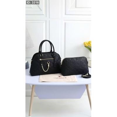 شنطة - Louis Vuitton / قطعتين ( كروس + شنطة ) كواليتي ماستر