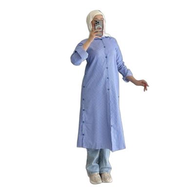قميص طويل مع ازرار جانبية
